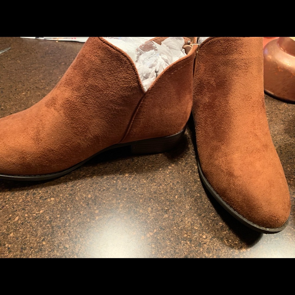 Boots size 9